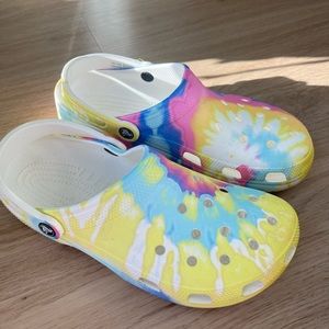 Men colorful croc size 10